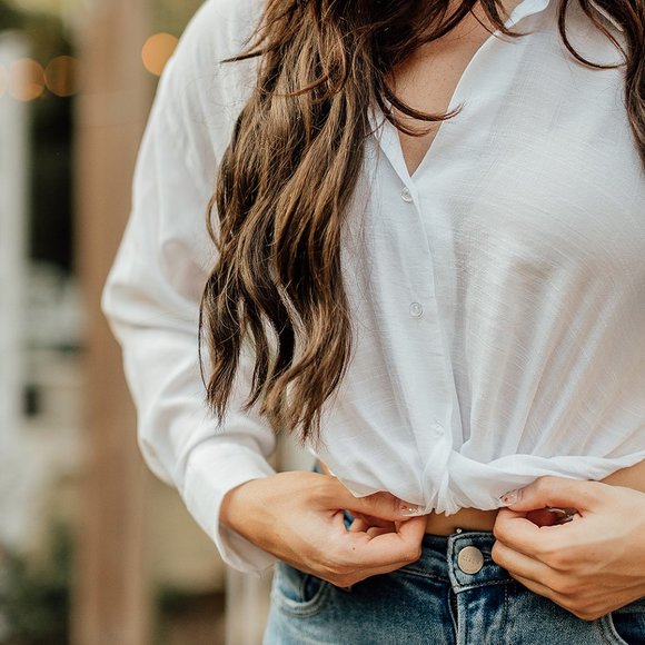 Urban Daizy Presley Knotted Hem Shirt - Picture 2 of 4